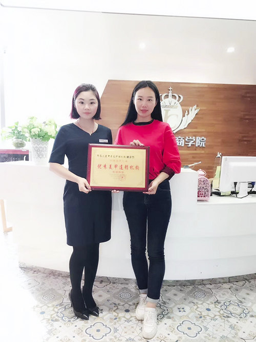熱烈祝賀廣東廣州董女士與印奈兒美甲美容加盟店簽約成功